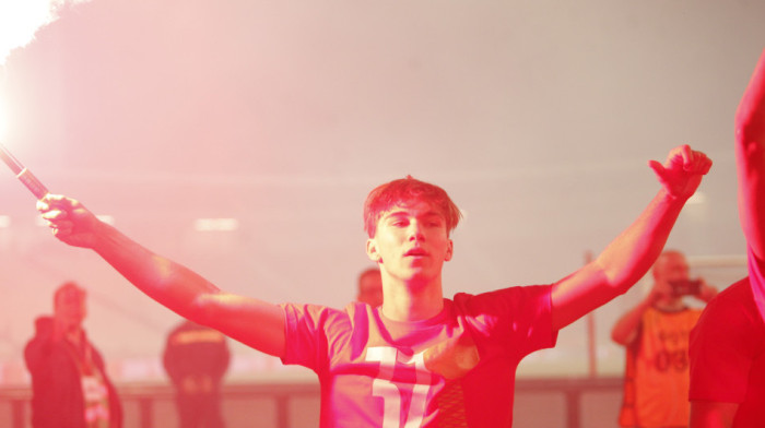 Jel' baš mora odmah da ide? Još jedan Zvezdin "ptić" napušta gnezdo i kreće u beli svet