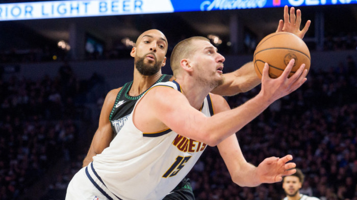 Potez Jokića zapalio Ameriku: Namagarčio igrača Minesote, pa se smeškao (VIDEO)