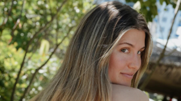 Seksi plavuša se skinula, pokazala guzu i pomutila razum muškarcima