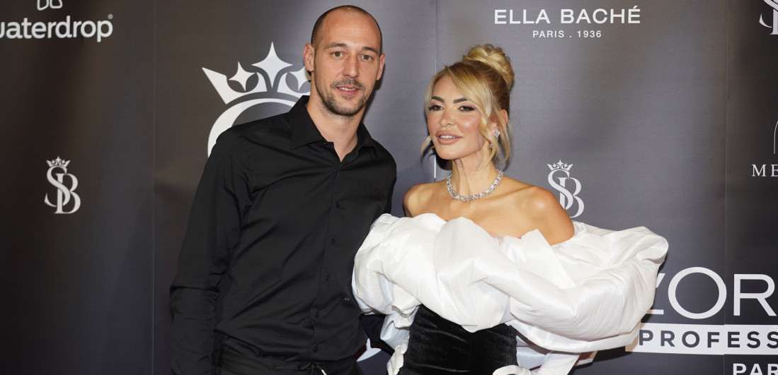 Maske, luda žurka i opasan dekolte! Snežana Borjan zaplesala sa Stojketom! (VIDEO)