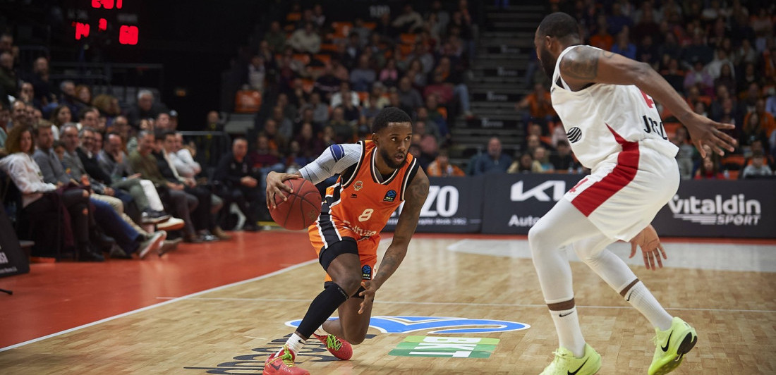 Bacio Micića na kolena i osvojio nagradu: Ovo je najlepši potez sezone u Evroligi (VIDEO)