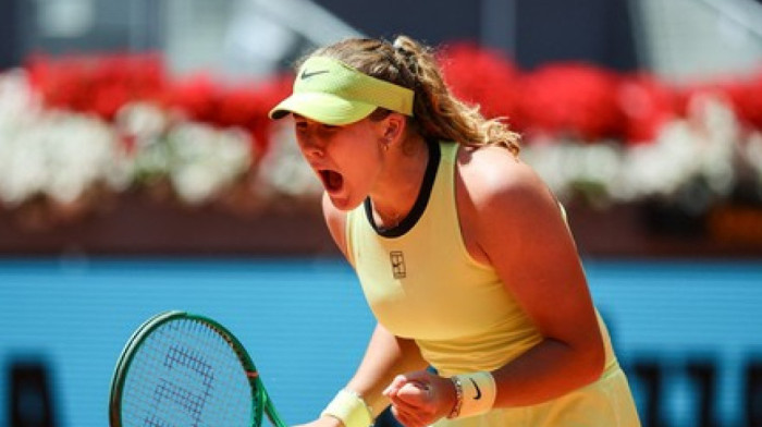 Ja sam sprdnja, izgubiću, izgubiću... Ruskinja vrištala, samu sebe izvređala (VIDEO)