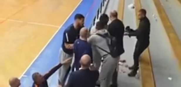 Doći ću u Beograd da ti je*em mater! Kalinić se tukao i sa publikom (VIDEO)