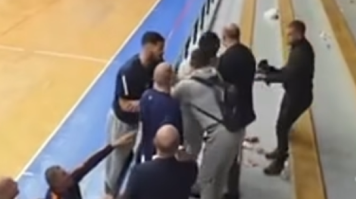 Doći ću u Beograd da ti je*em mater! Kalinić se tukao i sa publikom (VIDEO)