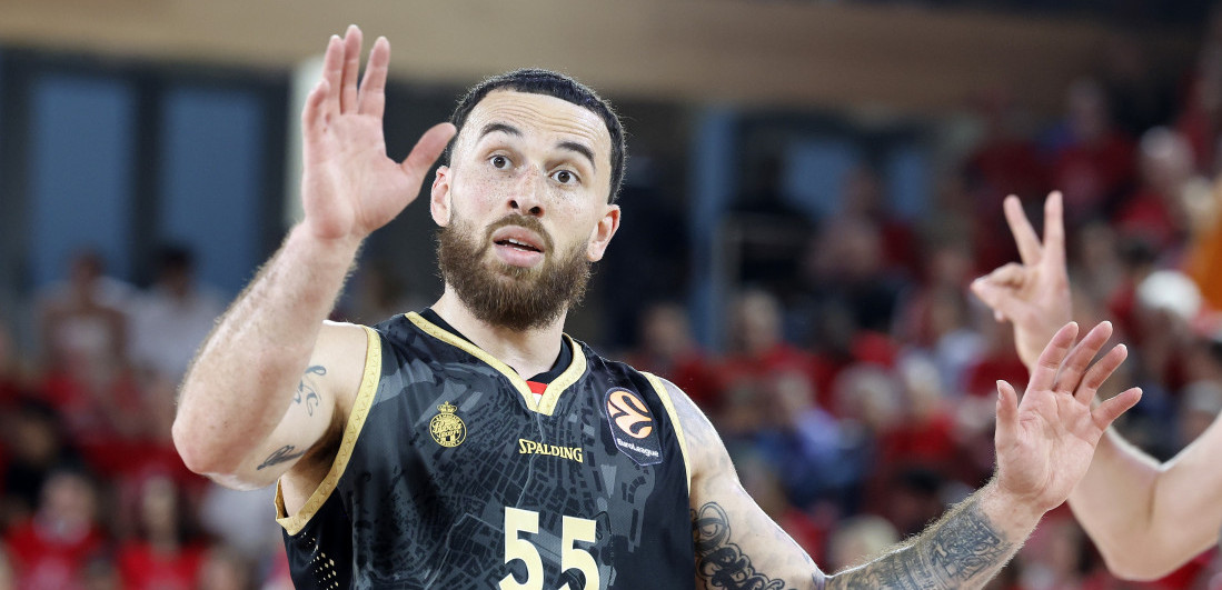 Režirao skandal, pa se oglasio: Majk Džejms poslao poruku nakon isključenja