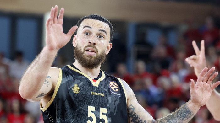 Režirao skandal, pa se oglasio: Majk Džejms poslao poruku nakon isključenja