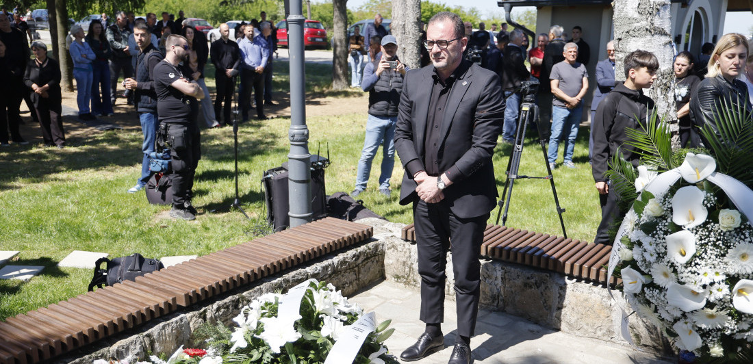 Odao počast žrtvama! Predrag Mijatović na pomenu u Malom Orašju (FOTO)