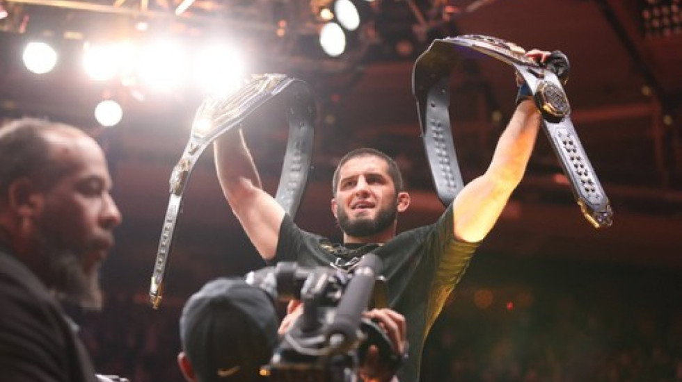 Šampion ne da pojas! Mahačev ispisao istoriju