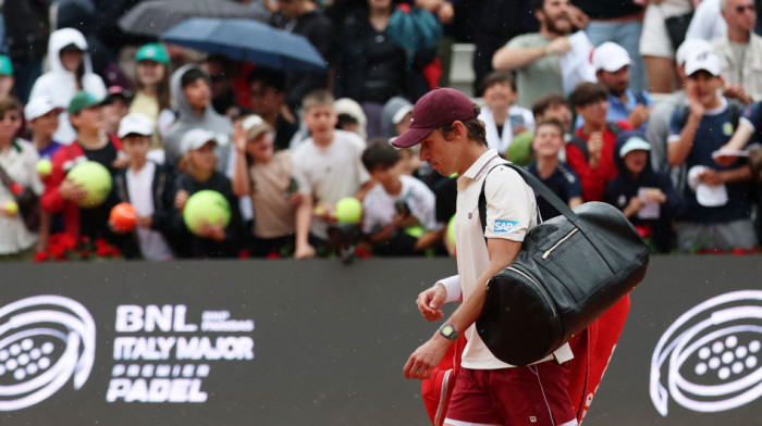 Senzacija u Rimu: Osmi teniser sveta ne može da se sastavi, izbacio ga 106. na ATP listi