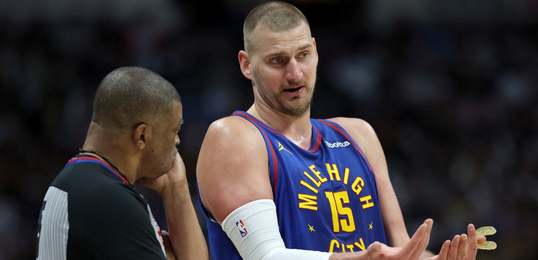 Skandal u NBA ligi! Sudija koji mrzi Nikolu Jokića umalo nasrnuo na trenera (VIDEO)