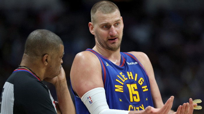Skandal u NBA ligi! Sudija koji mrzi Nikolu Jokića umalo nasrnuo na trenera (VIDEO)