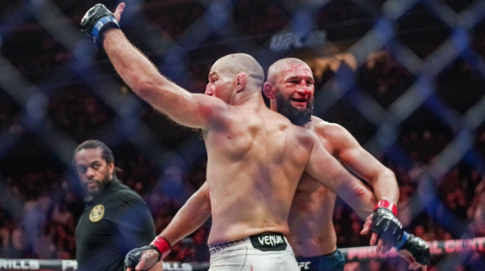 (VIDEO) Senzacija nad senzacijama na UFC 328: Strikland srušio "nepobedivog" Čimaeva i postao novi šampion