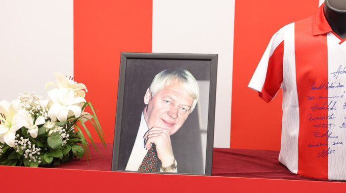 Komemoracija Vladimiru Cvetkoviću na "Marakani": Džaja stigao među prvima, okupila se cela Zvezdina elita