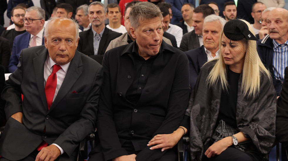 Ko je sin Vladimira Cvetkovića? U crnini došao na sahranu oca, bivši košarkaš, igrao u timu Nikole Jokića...