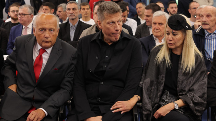 Ko je sin Vladimira Cvetkovića? U crnini došao na sahranu oca, bivši košarkaš, igrao u timu Nikole Jokića...