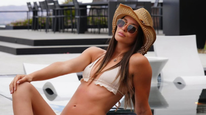 Skinula se najlepša srpska odbojkašica: Tijana pokazala brutalnu figuru u bikiniju, fanovi odlepili (FOTO)
