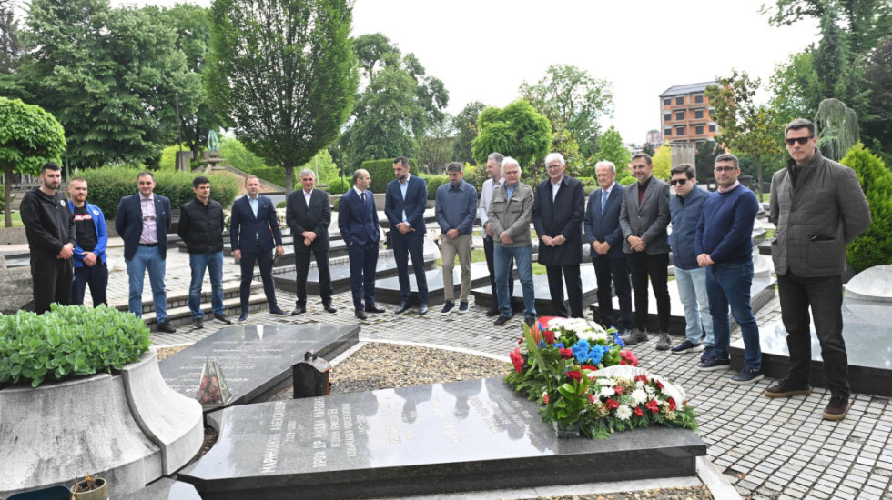Sećanje na legendu: Delegacije čitavog regiona odale počast Miljanu Miljaniću (FOTO)