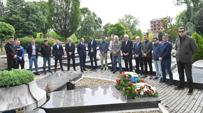 Sećanje na legendu: Delegacije čitavog regiona odale počast Miljanu Miljaniću (FOTO)