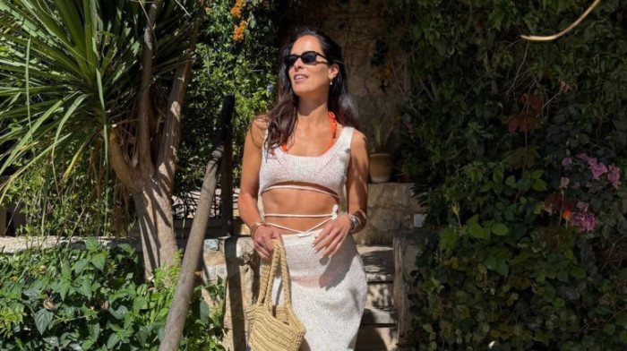Ana Ivanović se skinula u mrežasti komplet: Objavila fotke od kojih zastaje dah (FOTO)