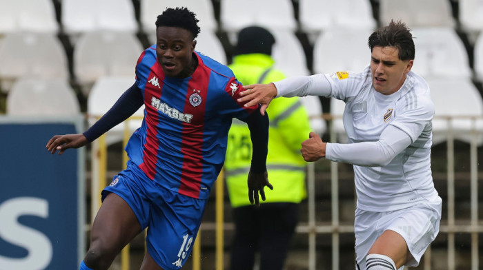 Ma je li moguće šta brani Čarapić?! Sek opet u sjajnoj šansi, gol visi u vazduhu