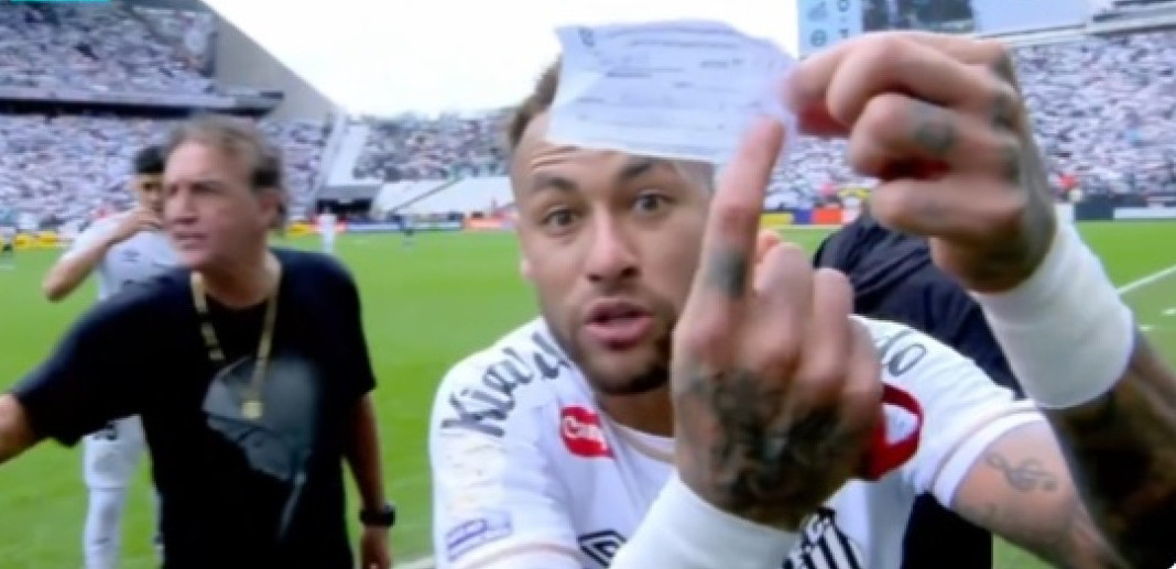 Nejmar poludeo! Uzeo papir u ruke i pokazao ga na kameri, skandal trese Brazil (VIDEO)