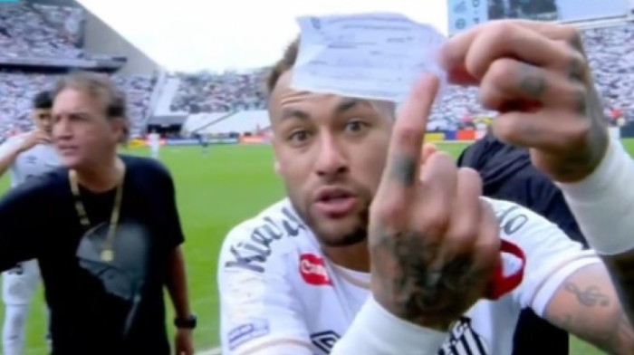 Nejmar poludeo! Uzeo papir u ruke i pokazao ga na kameri, skandal trese Brazil (VIDEO)
