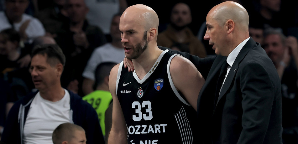 Auh, blam godine! Kalatesa ispalila lepa voditeljka, pa pokušao da se izvadi (FOTO)