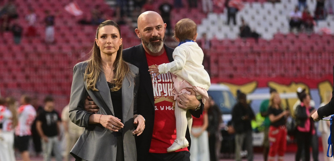 Pogledajte suprugu Dejana Stankovića: Sa Anitom i ćerkicom slavio titulu (FOTO)