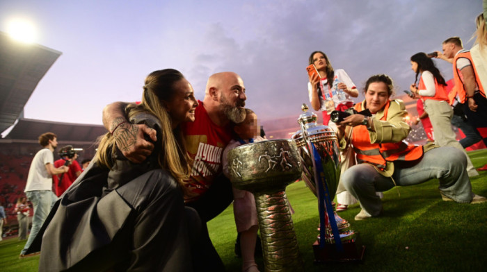 Navijači Zvezde pali u trans kad se pojavio Dejan Stanković i uzeo mikrofon