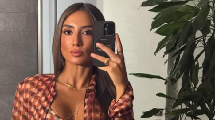 Seksi Turkinja nudi i ne štedi, a igrači stoje u redu i odbijaju (VIDEO)