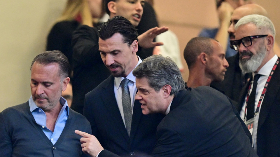 Pobesneli navijači napali legendu: Haos u Milanu, Ibru čuvalo obezbeđenje (FOTO)