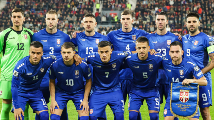 Divna slika sa stadiona: Srpski reprezentivac na nesvakidašnji način objavio da čeka dete (VIDEO)