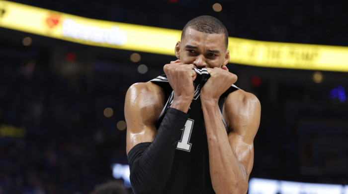 Viktor Vembanjama u suzama, San Antonio u finalu NBA lige (VIDEO/FOTO)