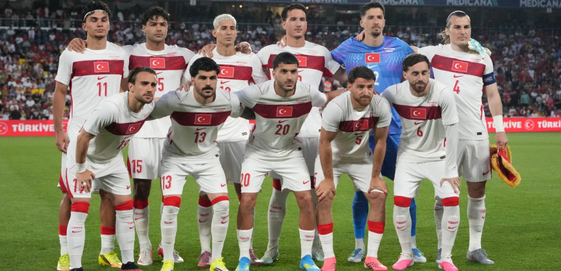 Gori Turska pred Mundijal: Fudbaleri uz nepregledne kolone, baklje i zastave ispraćeni na Svetsko prvenstvo