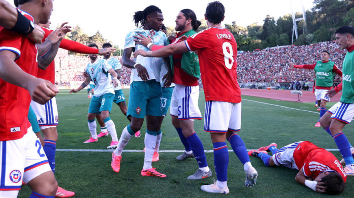 Leao hvatao rivala za vrat, sevali crveni kartoni - Ko kaže da je meč Portugala i Čilea bio prijateljski?!