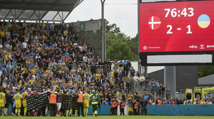 (VIDEO) Evo kako je izgledao trenutak kada se Eriksen srušio: Muk na stadionu, lekari hitno utrčali