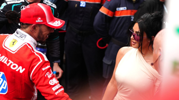Kim Kardašijan bodrila Hamiltona u Monaku: On poslao poljubac pred svima, pa progovorio o njihovoj vezi (FOTO)
