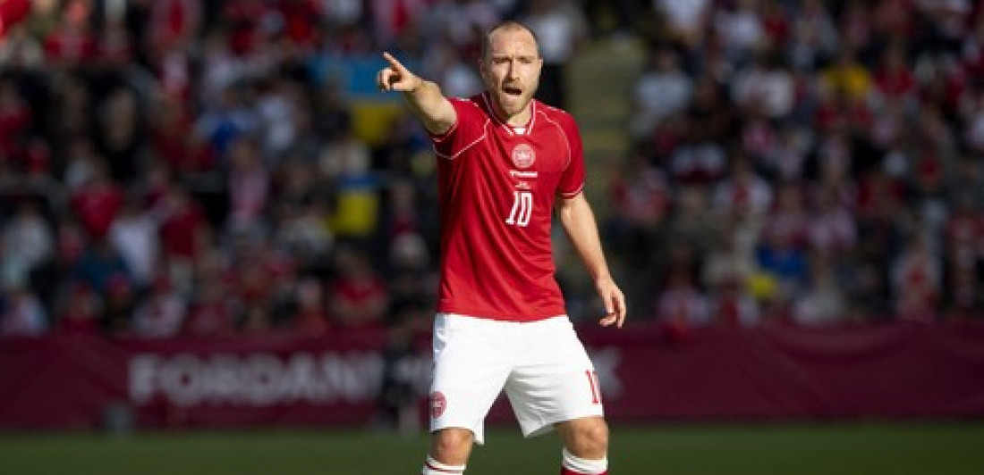 Kristijan Eriksen se uhvatio za grudi, pokušao je nešto da kaže pre kolapsa na terenu