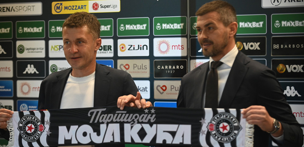 Cigara, špricer i muzika na uvce! Ilić plače, Lazović se popeo na sto... Kumovi opet zajedno u Partizanu