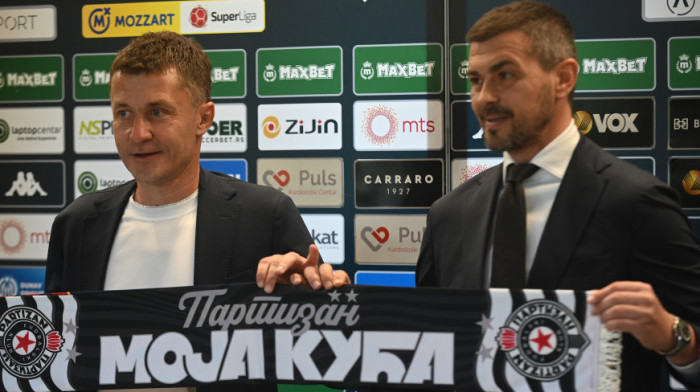 Cigara, špricer i muzika na uvce! Ilić plače, Lazović se popeo na sto... Kumovi opet zajedno u Partizanu