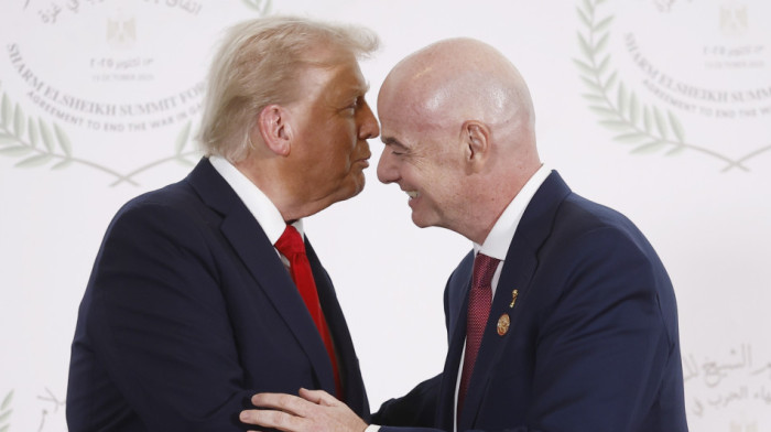 Infantino brutalno napadnut pred Mundijal, pa branio Trampa: "Da li vas je sramota?"