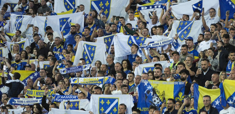 Pa ljudi, ovo samo Balkanci mogu! Bosanci kao kod kuće - Evo kako bodre "zmajeve" pred meč (VIDEO)