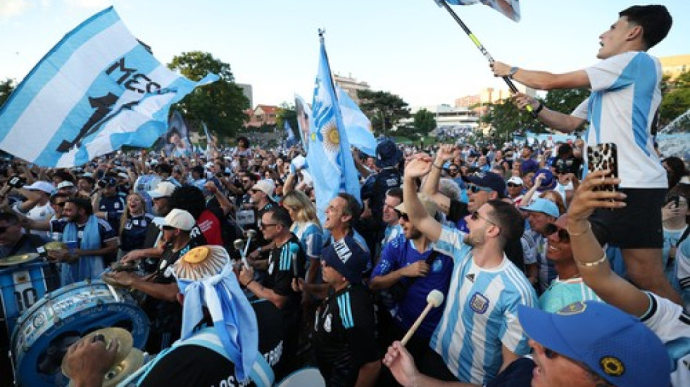 Prva tuča navijača na Mundijalu: Makljaža Argentinaca i Alžiraca (VIDEO)