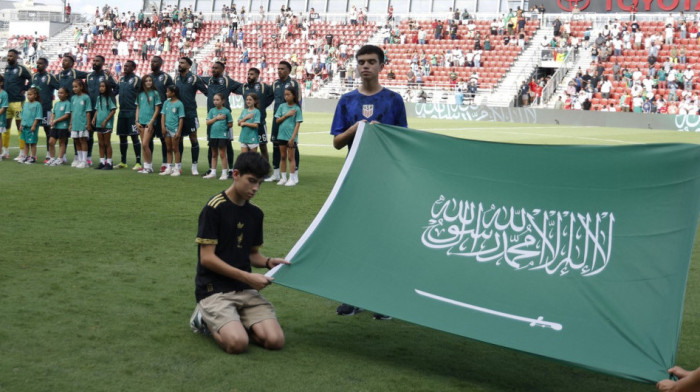 Svet u neverici: Zašto se saudijska zastava tretira drugačije od ostalih na Mundijalu?