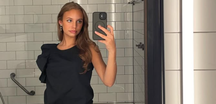 Od nje zastaje dah: Plavokosa lepotica mami uzdahe gde god se pojavi (FOTO)
