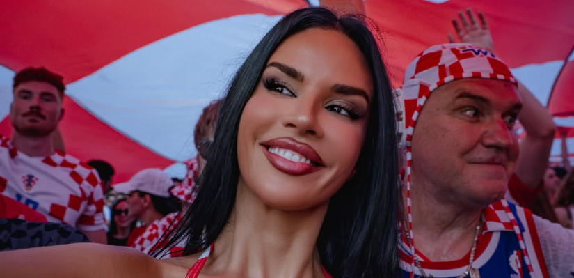 Seksi Hrvatica ponovo "zatresla" Mundijal: Uzela megafon pa predvodila navijanje!