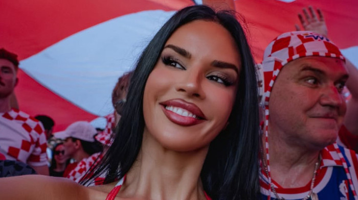 Seksi Hrvatica ponovo "zatresla" Mundijal: Uzela megafon pa predvodila navijanje!