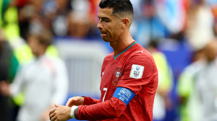 Ronaldo pobeseno i otišao! Kamera uhvatila trenutak kada napušta kamp Portugala! (VIDEO)