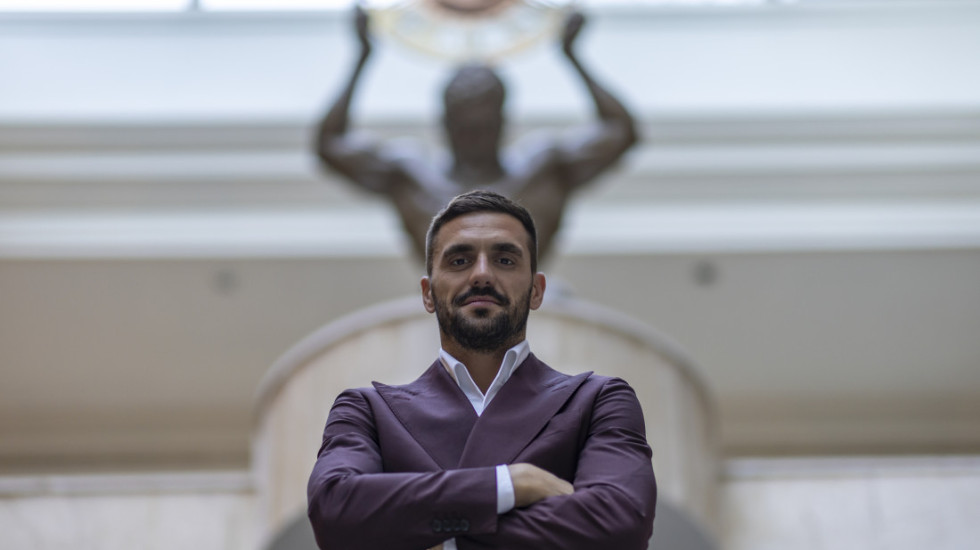 Tadić se pojavio među igračima Ajaksa i zapalio navijače jednom rečenicom: "Vidimo se!"
