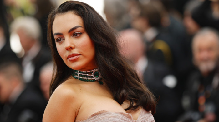 Georgina gori na jahti: Ronaldova verenica se skinula u kupaći i raspametila sve (FOTO)